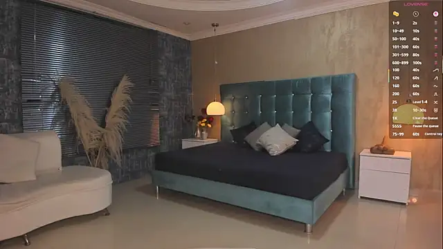 MelanieRioss online show from 02-25-26, 01:33