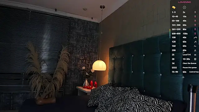 MelanieRioss online show from 11-12-25, 01:04