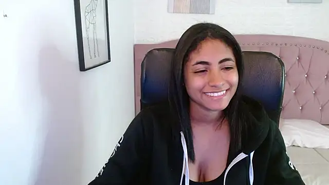 Snapshot of shaneelle chatting on 10-23-25, 03:05 shaneelle online show from 10-23-25, 03:05