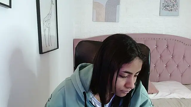 shaneelle online show from 10-31-25, 03:03