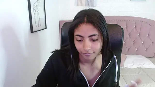 Snapshot of shaneelle chatting on 10-21-25, 03:06 shaneelle online show from 10-21-25, 03:06