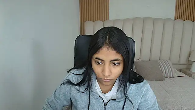 shaneelle online show from 04-10-26, 03:02