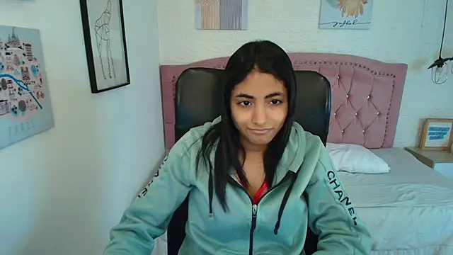 shaneelle online show from 12-21-25, 03:08