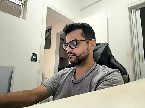 HornyBeachBoyBR online show from 06-12-26, 12:58