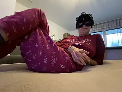 Marilou1983 online show from 10-16-25, 06:54