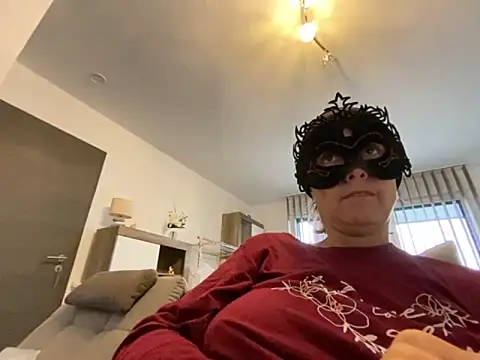 Marilou1983 online show from 10-15-25, 08:22