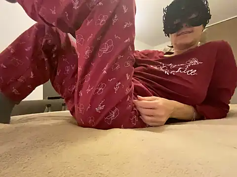 Snapshot of Marilou1983 chatting on 02-15-26, 09:58 Marilou1983 online show from 02-15-26, 09:58