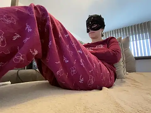 Marilou1983 online show from 02-11-25, 01:20