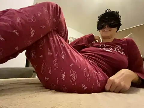 Marilou1983 online show from 11-25-25, 05:57