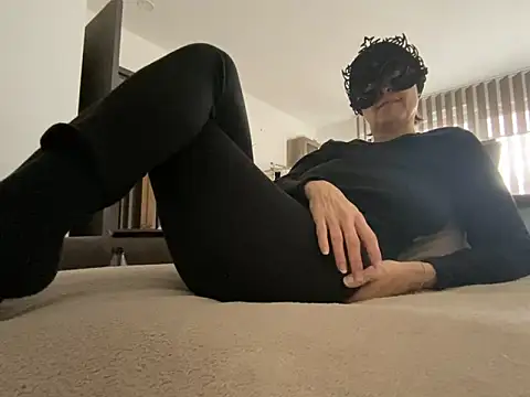 Snapshot of Marilou1983 chatting on 02-16-26, 10:03 Marilou1983 online show from 02-16-26, 10:03