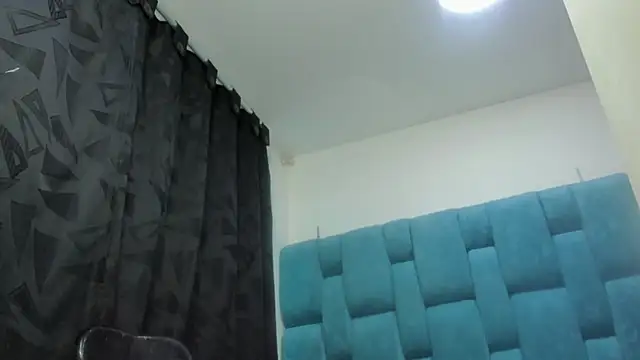 Snapshot of dirtygirl_hot chatting on 09-29-25, 05:18 dirtygirl hot online show from 09-29-25, 05:18