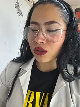 Sweet  Nurse1 online show from 05-27-26, 01:57