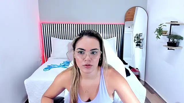 Snapshot of Stacey_white_ chatting on 07-08-26, 07:36 Stacey white online show from 07-08-26, 07:36