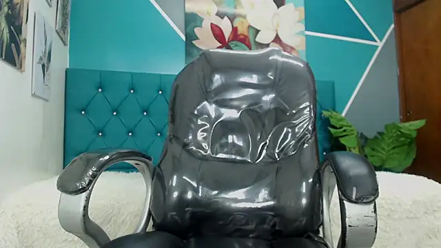 Snapshot of Noha_scott chatting on 02-21-25, 02:06 Noha scott online show from 02-21-25, 02:06