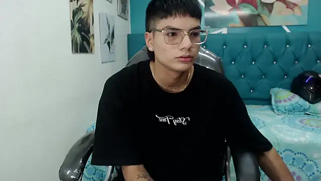 Snapshot of Noha_scott chatting on 02-19-25, 10:42 Noha scott online show from 02-19-25, 10:42