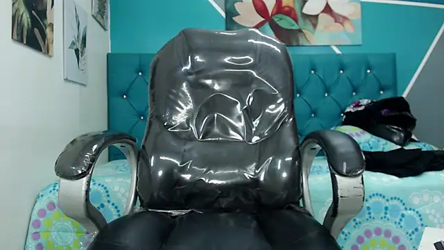 Snapshot of Noha_scott chatting on 02-16-25, 01:58 Noha scott online show from 02-16-25, 01:58
