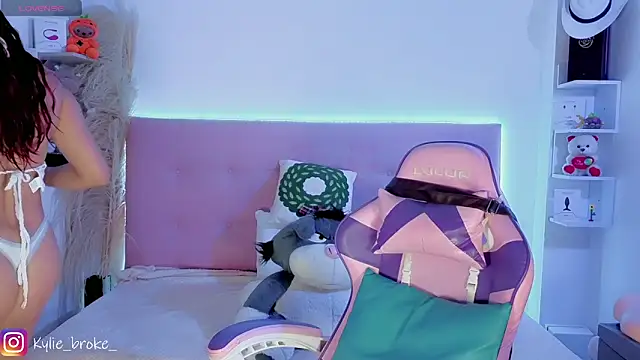 Kylie brokee online show from 03-04-26, 11:12