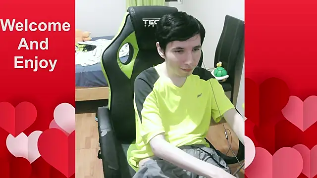 Snapshot of Twink_martinboy chatting on 05-08-26, 10:57 Twink martinboy online show from 05-08-26, 10:57