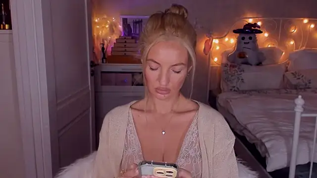 aestetick online show from 10-21-25, 01:10