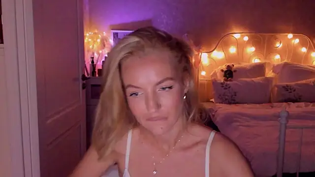 aestetick online show from 10-16-25, 02:58