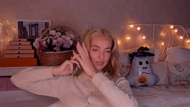 aestetick online show from 10-18-25, 03:47