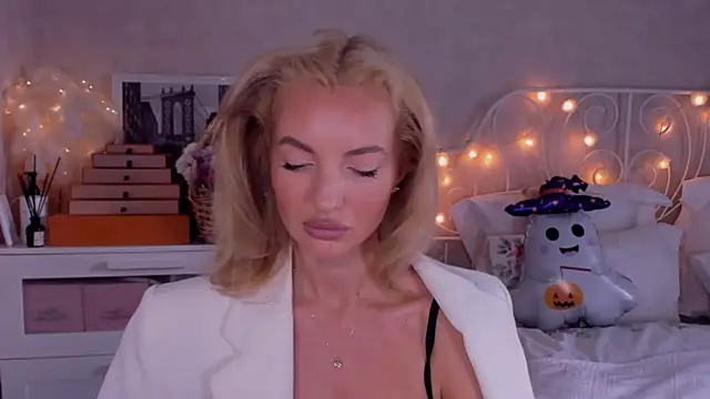 aestetick online show from 10-19-25, 08:17