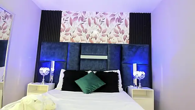 AmmyJones  online show from 10-20-25, 08:20