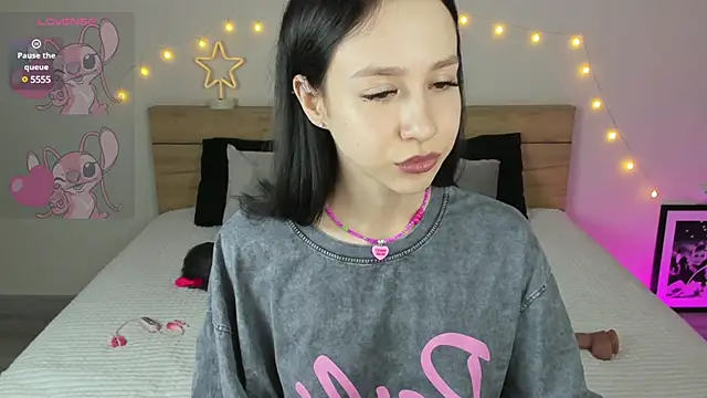 Amelia Martinz online show from 02-25-25, 03:42