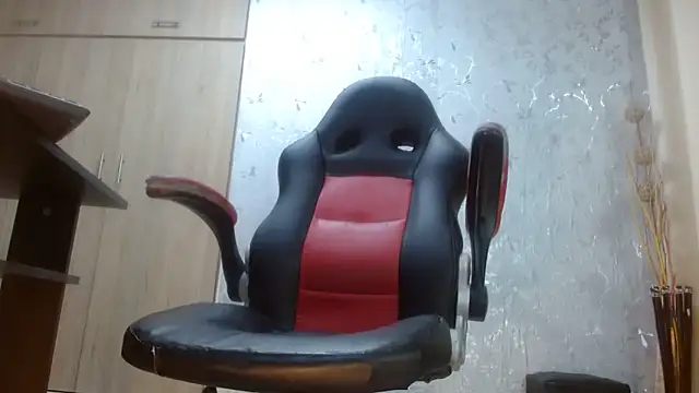 PaulinaRubio  online show from 11-24-25, 07:14