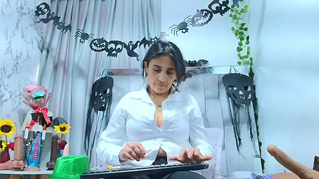  Marcela   online show from 10-30-25, 12:47