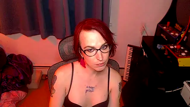 Snapshot of RyffBurnz chatting on 10-20-25, 04:25 RyffBurnz online show from 10-20-25, 04:25