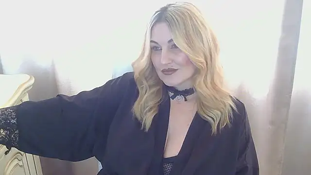 Snapshot of FOX-ME chatting on 02-11-26, 08:14 FOX-ME online show from 02-11-26, 08:14