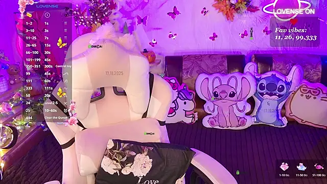 Miss SweetPeach online show from 11-17-25, 07:18