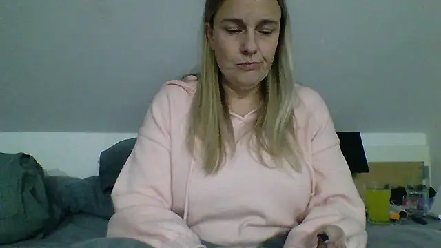 scrummymummy2 online show from 01-06-26, 09:52