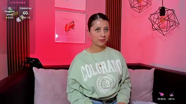 Nahiajhonson  online show from 02-16-26, 11:53