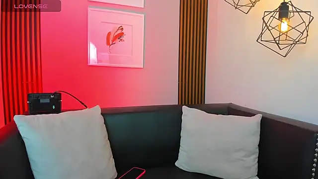 Nahiajhonson  online show from 03-28-26, 12:28