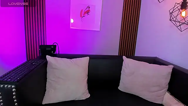 Nahiajhonson  online show from 03-23-26, 12:16