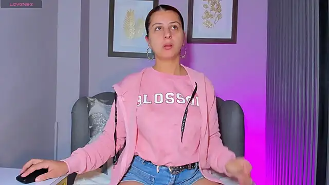 Nahiajhonson  online show from 10-30-25, 12:58