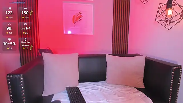 Nahiajhonson  online show from 12-04-25, 01:32