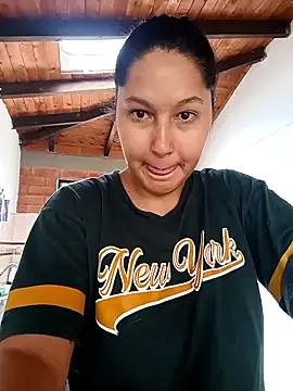 SamaraJay1 online show from 04-12-26, 01:47