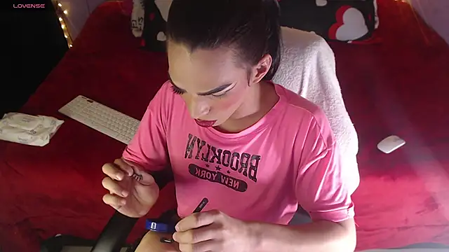 MARGOTFERRER online show from 11-13-25, 05:11