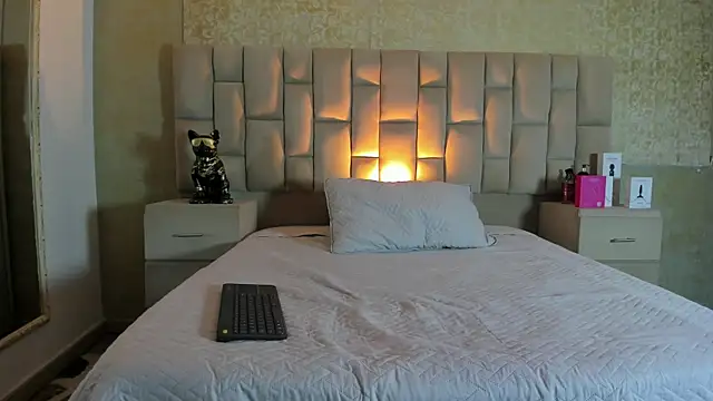 EmmaTorres  online show from 11-16-25, 08:02