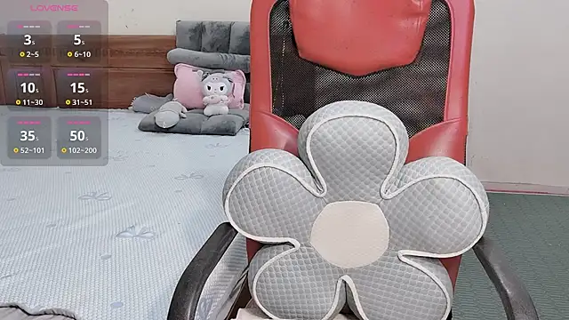 Snapshot of TrinhH_Nabbi chatting on 10-22-25, 06:35 TrinhH Nabbi online show from 10-22-25, 06:35