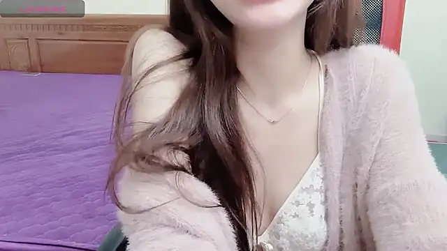 Snapshot of TrinhH_Nabbi chatting on 02-19-25, 06:22 TrinhH Nabbi online show from 02-19-25, 06:22