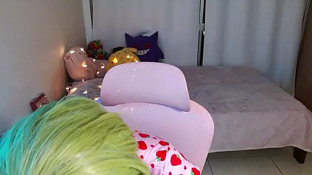 mily milk  online show from 02-27-25, 08:24