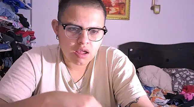 Snapshot of tatsumi_nao chatting on 02-14-25, 01:18 tatsumi nao online show from 02-14-25, 01:18