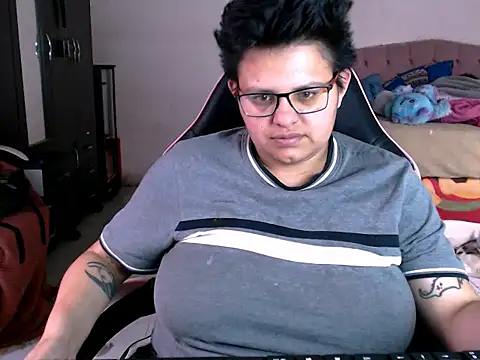 tatsumi nao online show from 12-02-25, 07:37