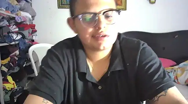 Snapshot of tatsumi_nao chatting on 02-08-25, 10:39 tatsumi nao online show from 02-08-25, 10:39