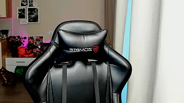 Snapshot of Sm0ly chatting on 10-30-25, 01:48 Sm0ly online show from 10-30-25, 01:48