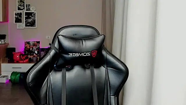 Snapshot of Sm0ly chatting on 11-23-25, 01:48 Sm0ly online show from 11-23-25, 01:48